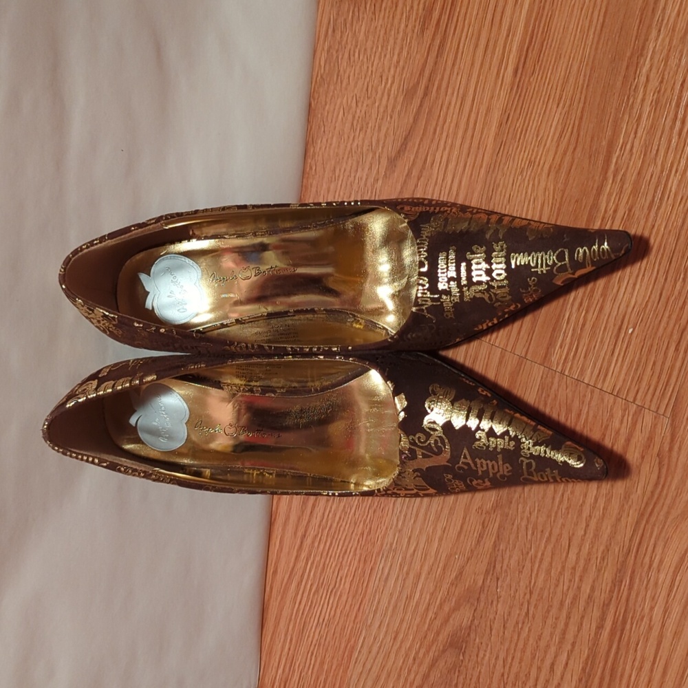 Brand new without box Apple Bottoms Rare Gold print heels (size 7)